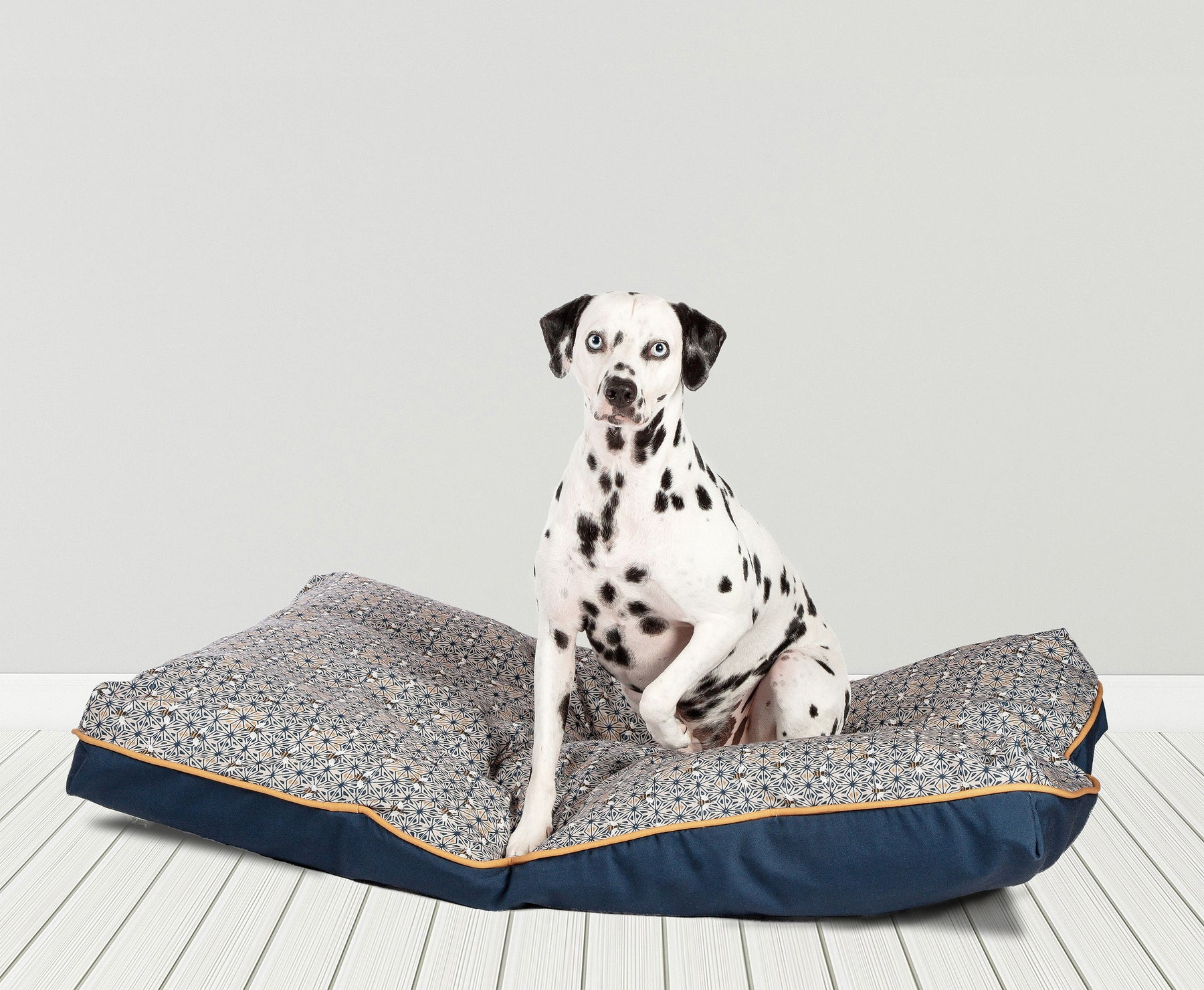 FatFace Geo Bees Deluxe Dog Duvet